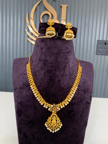 Beautiful short necklace