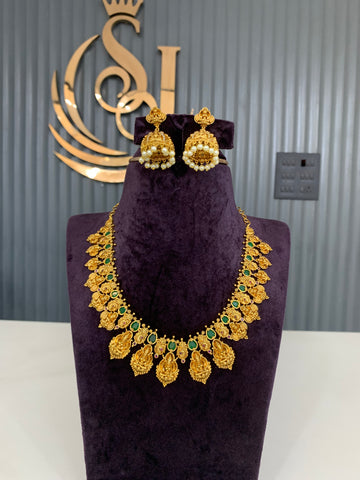 Beautiful green stone u shape necklace