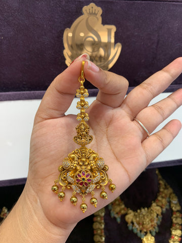 Beautiful Nakshi tikka with gold beads