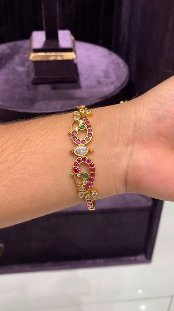 Beautiful bracelet open type
