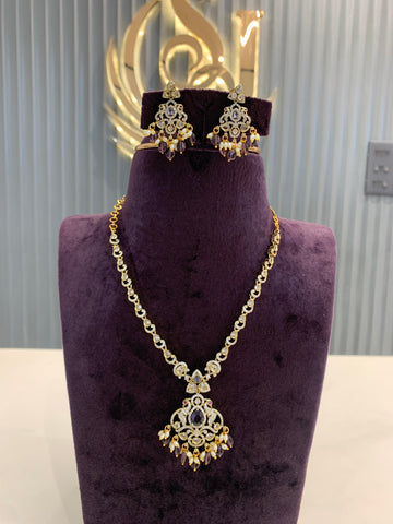 Beautiful mehandi polish necklace