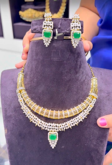 Gj Kanti model necklace