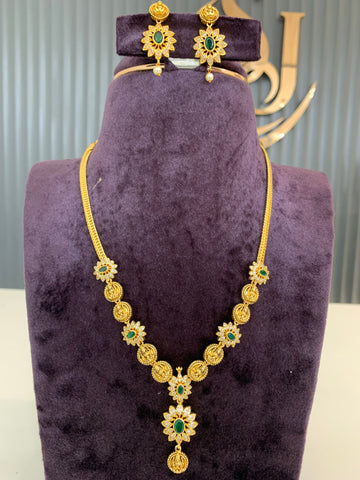 MAT NECKLACE
