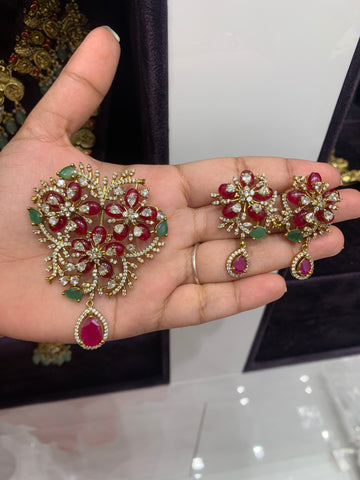 Beautiful pendent set with back hook