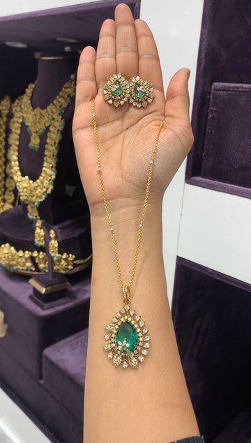 Pendent set with Simple Chain