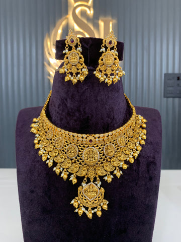 Beautiful chocker set