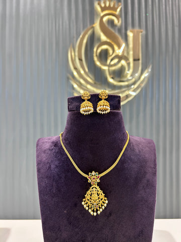 Trendy chain necklace