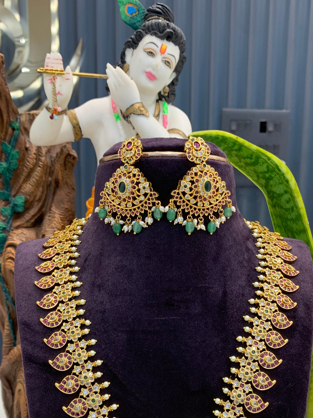 Beautiful mango style combo with 1 set of earrings
