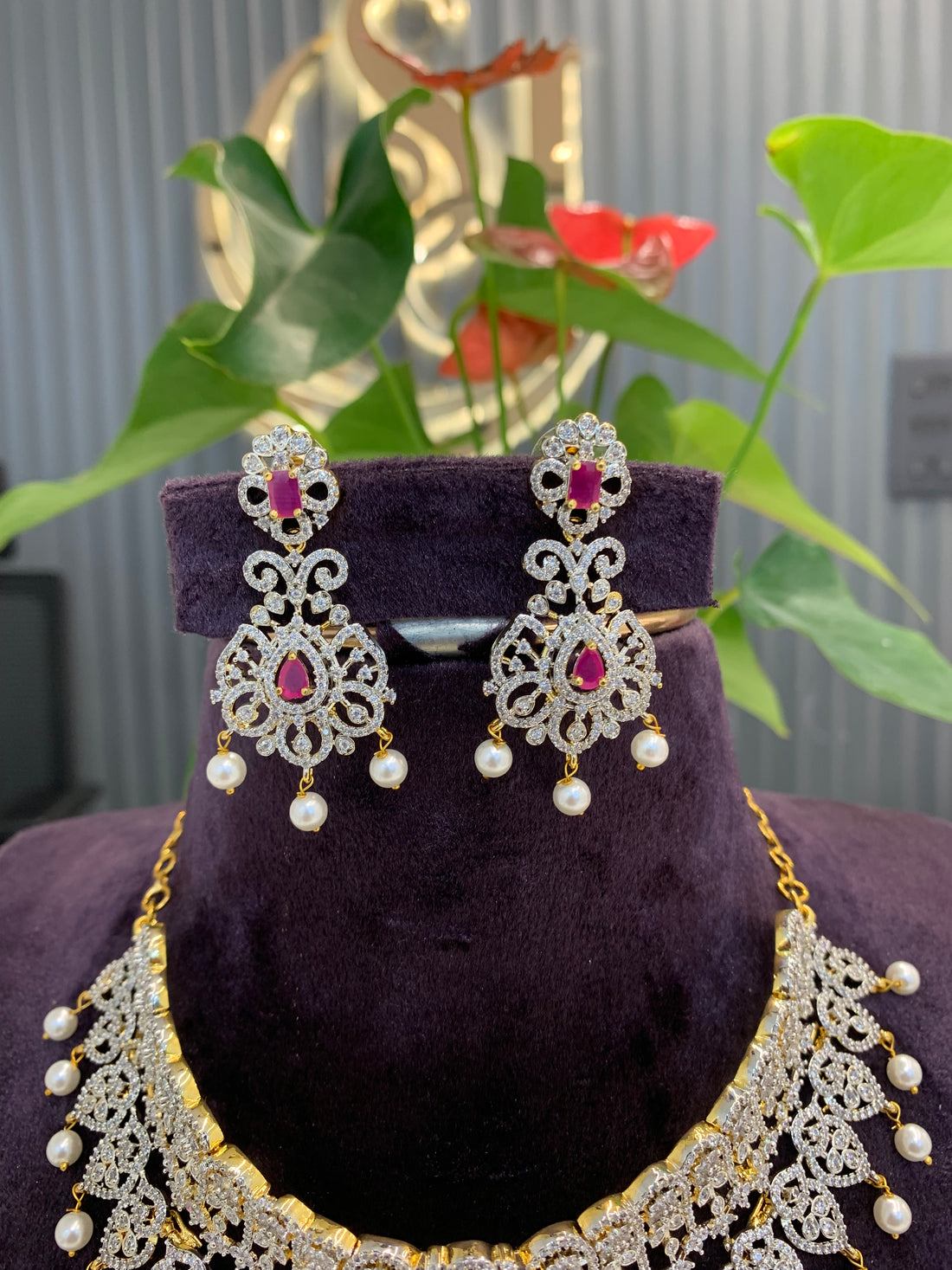 Beautiful GJ polish chocker