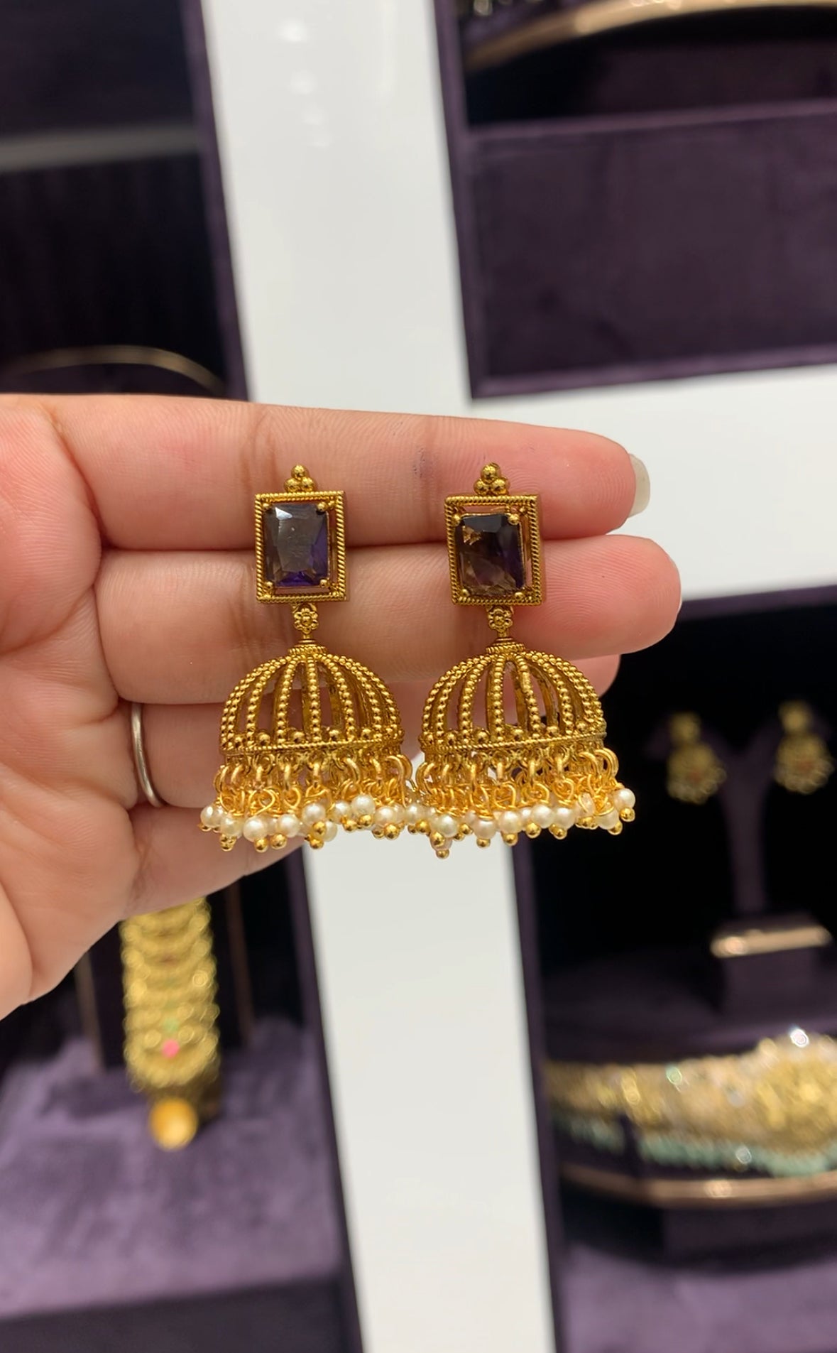 Beautiful trendy voilet stone jumkies