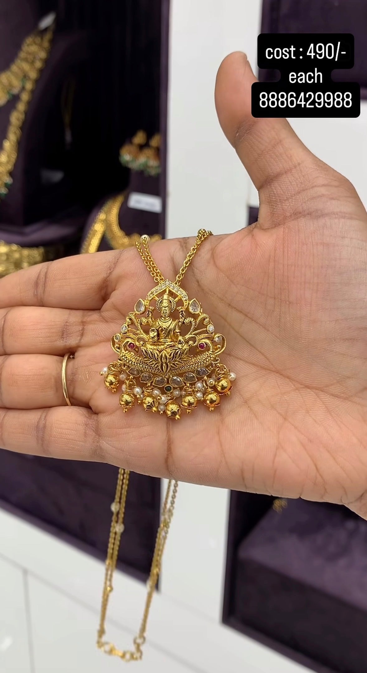 Beautiful traditional locket with chandraharam chain 18inchs