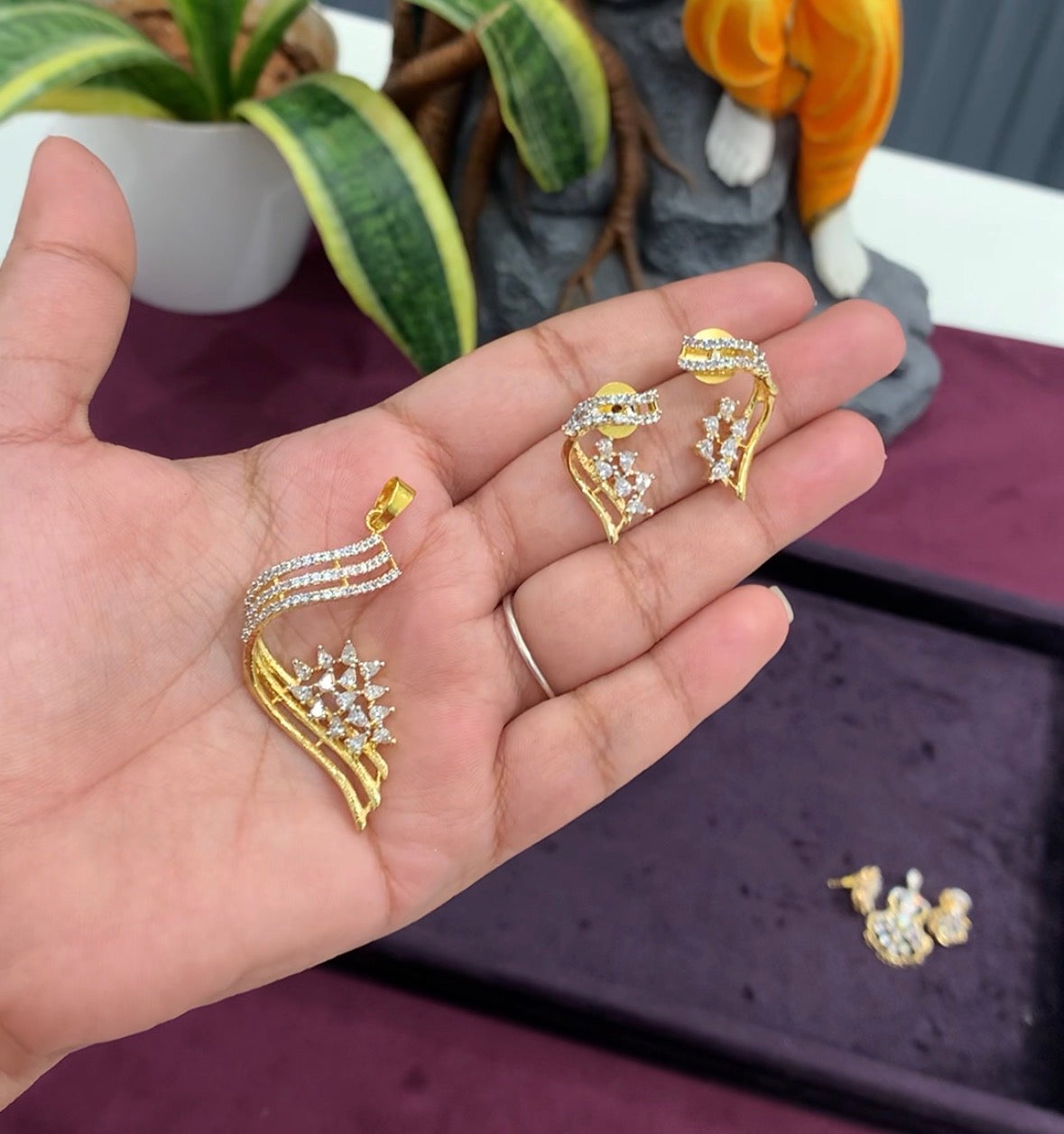 Beautiful WhiteStoneLocket With and Cute Pushback Earrings