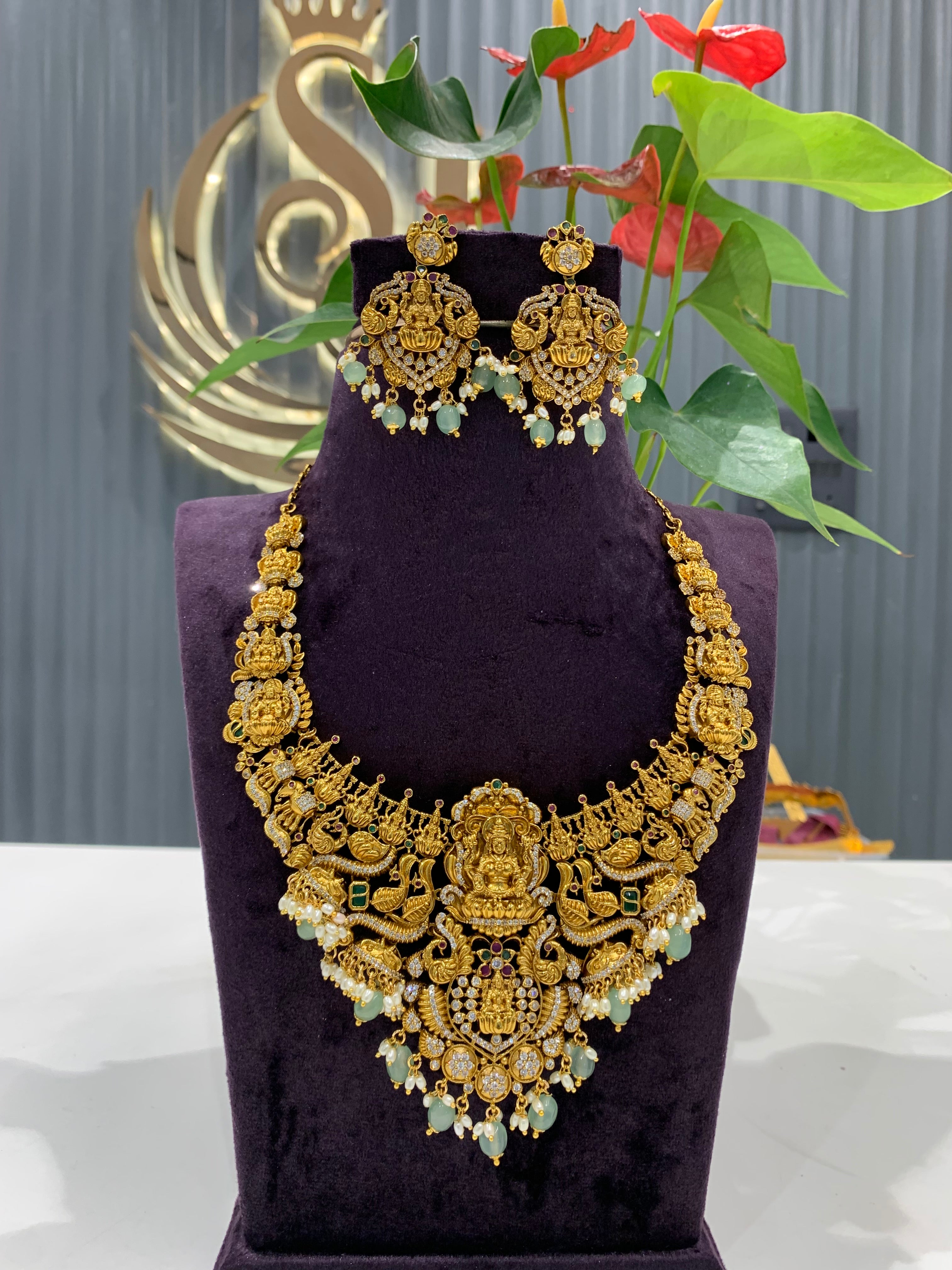 Beautiful short necklace