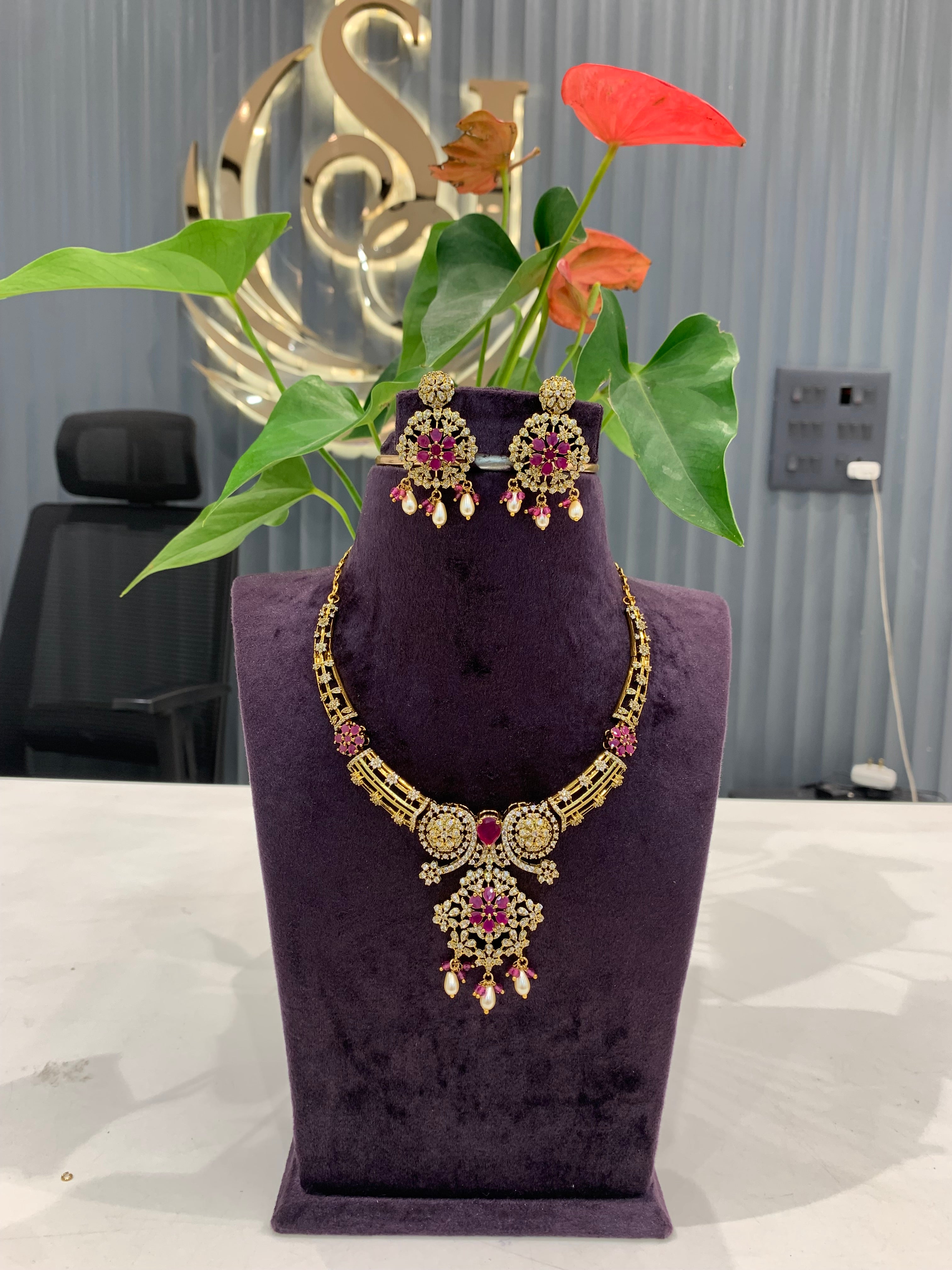 Beautiful ruby stone kanti pattern necklace