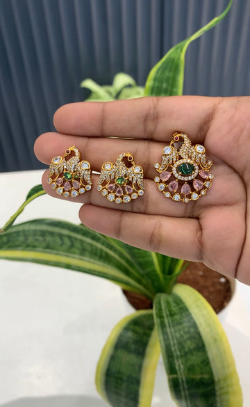 Beautiful pendant set with back hook