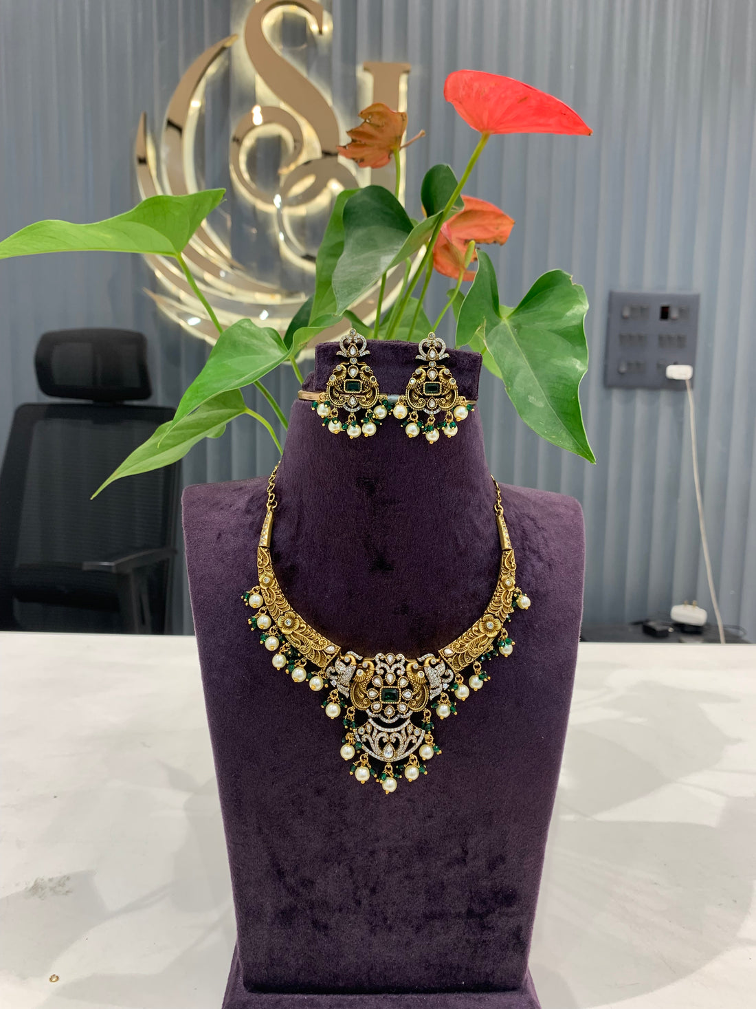 Beautiful mehandhi polish necklace