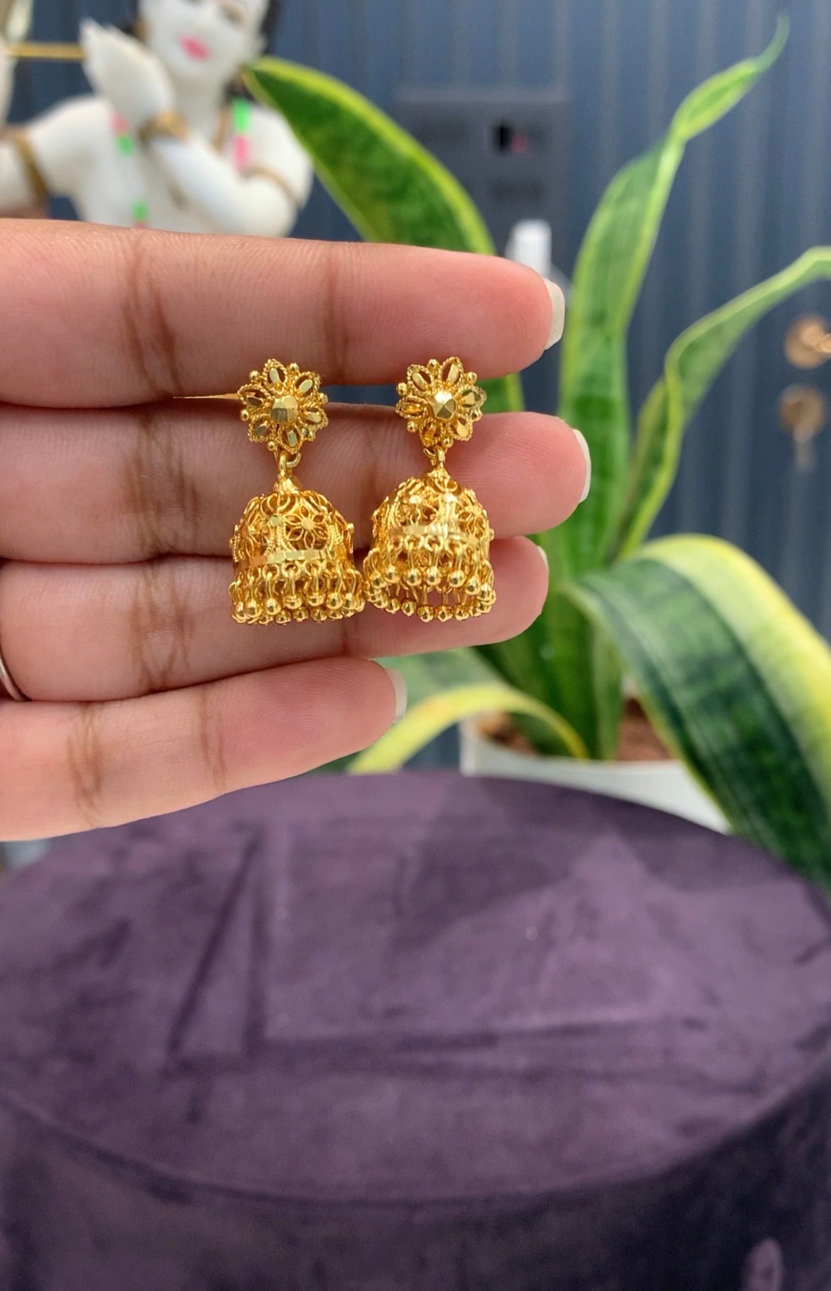 Beautiful gold replica  jumkies with screwback