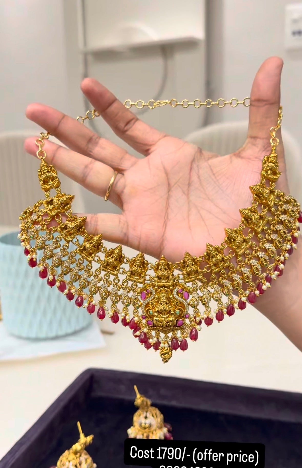 Beautiful chocker/ necklace