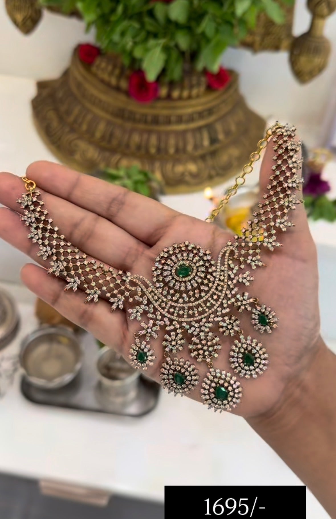 Beautiful Victoria polish necklace