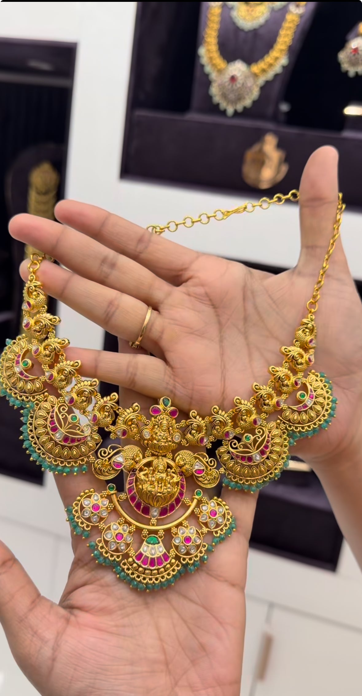 Beautiful jadav necklace