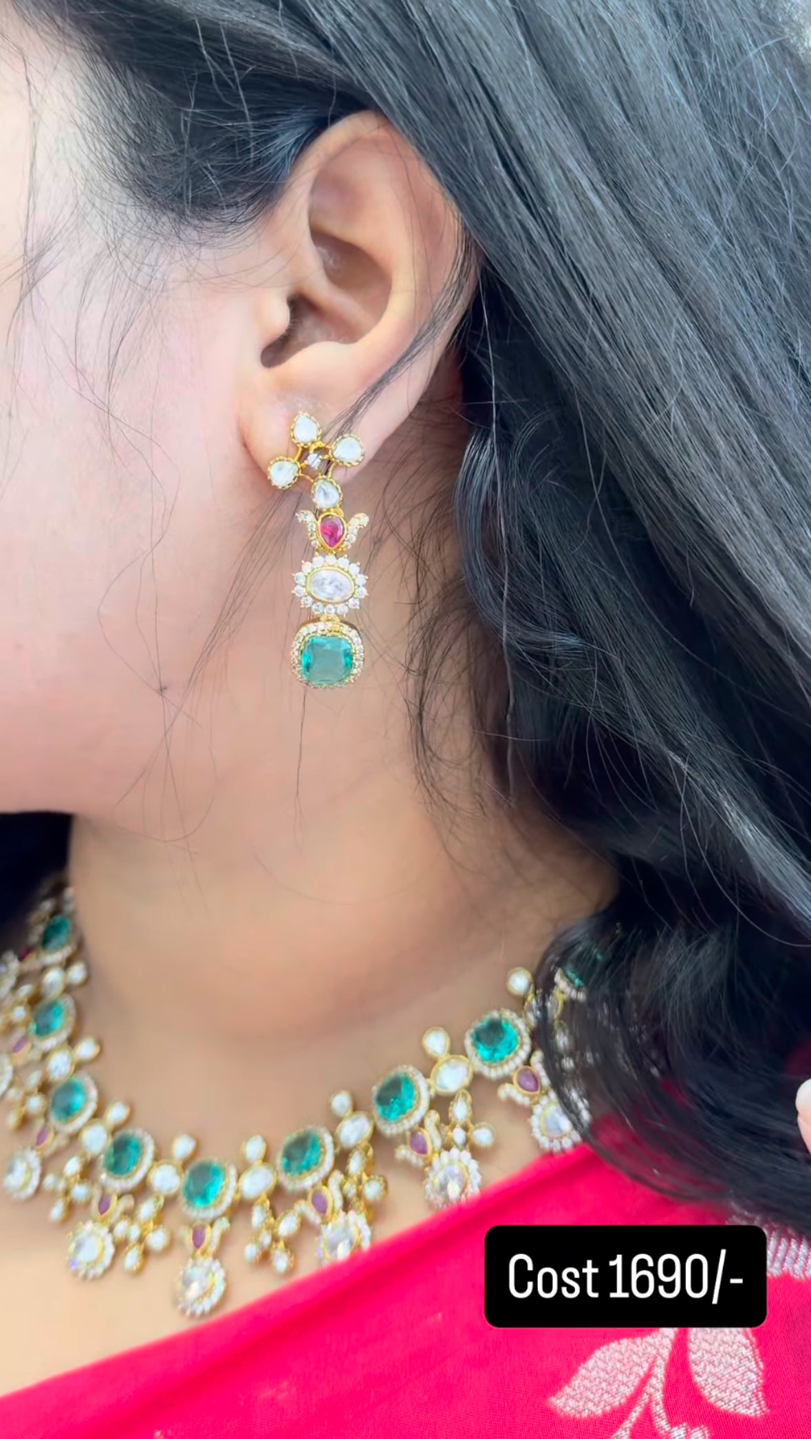 Beautiful party wear necklace