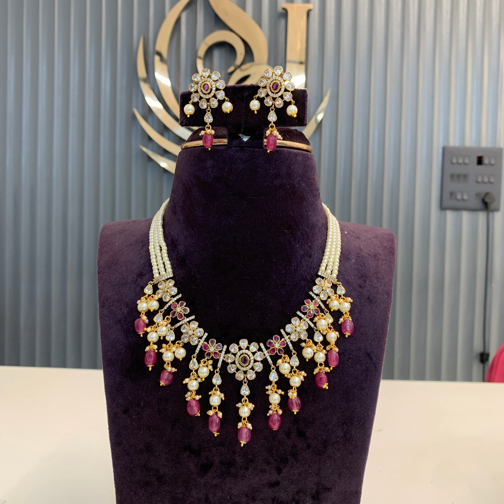 Trendy beads set