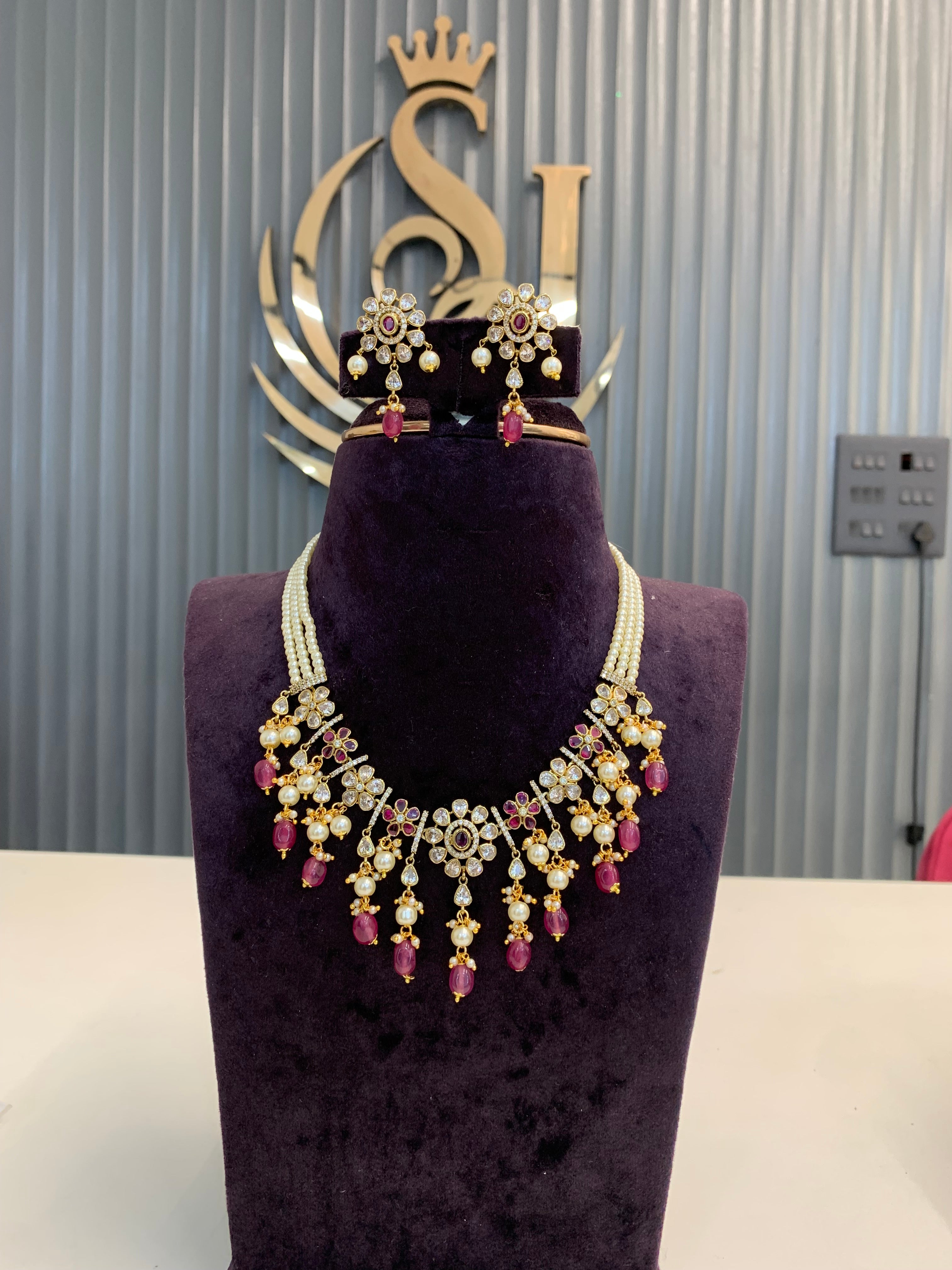 Trendy beads set