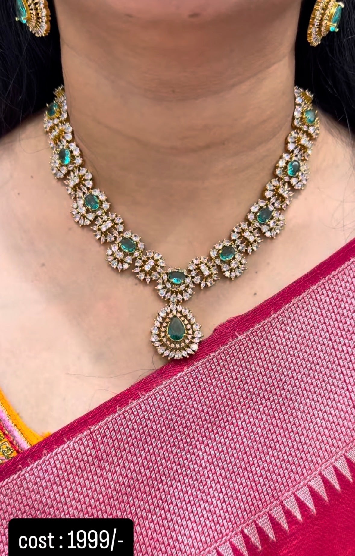 Beautiful party wear necklace