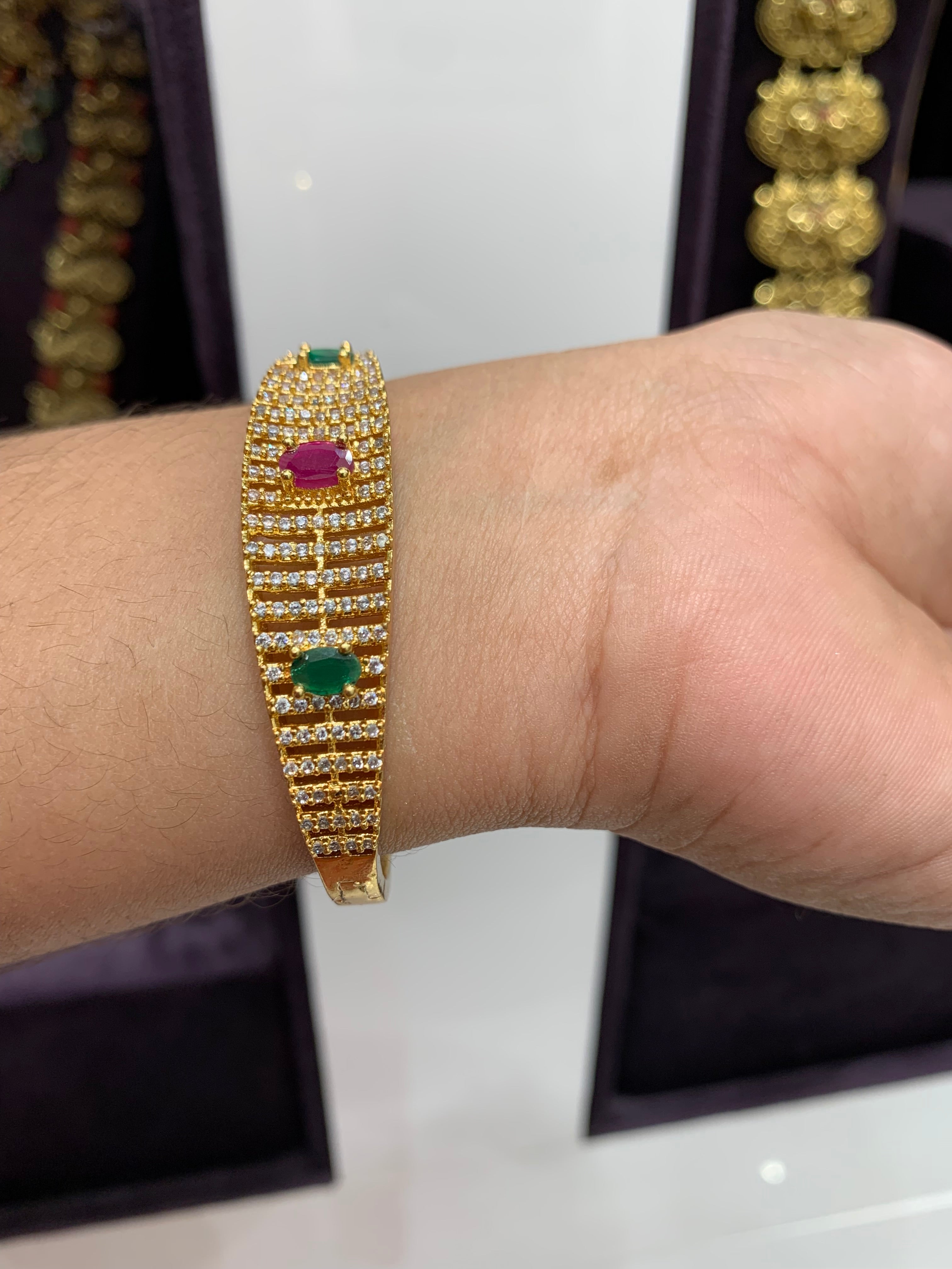 Beautiful bracelet with lock system