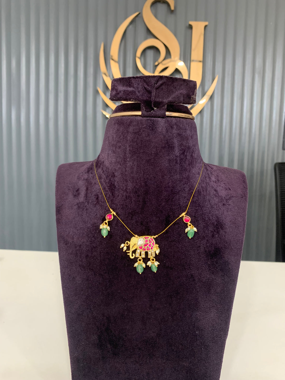 Trendy invisible chain