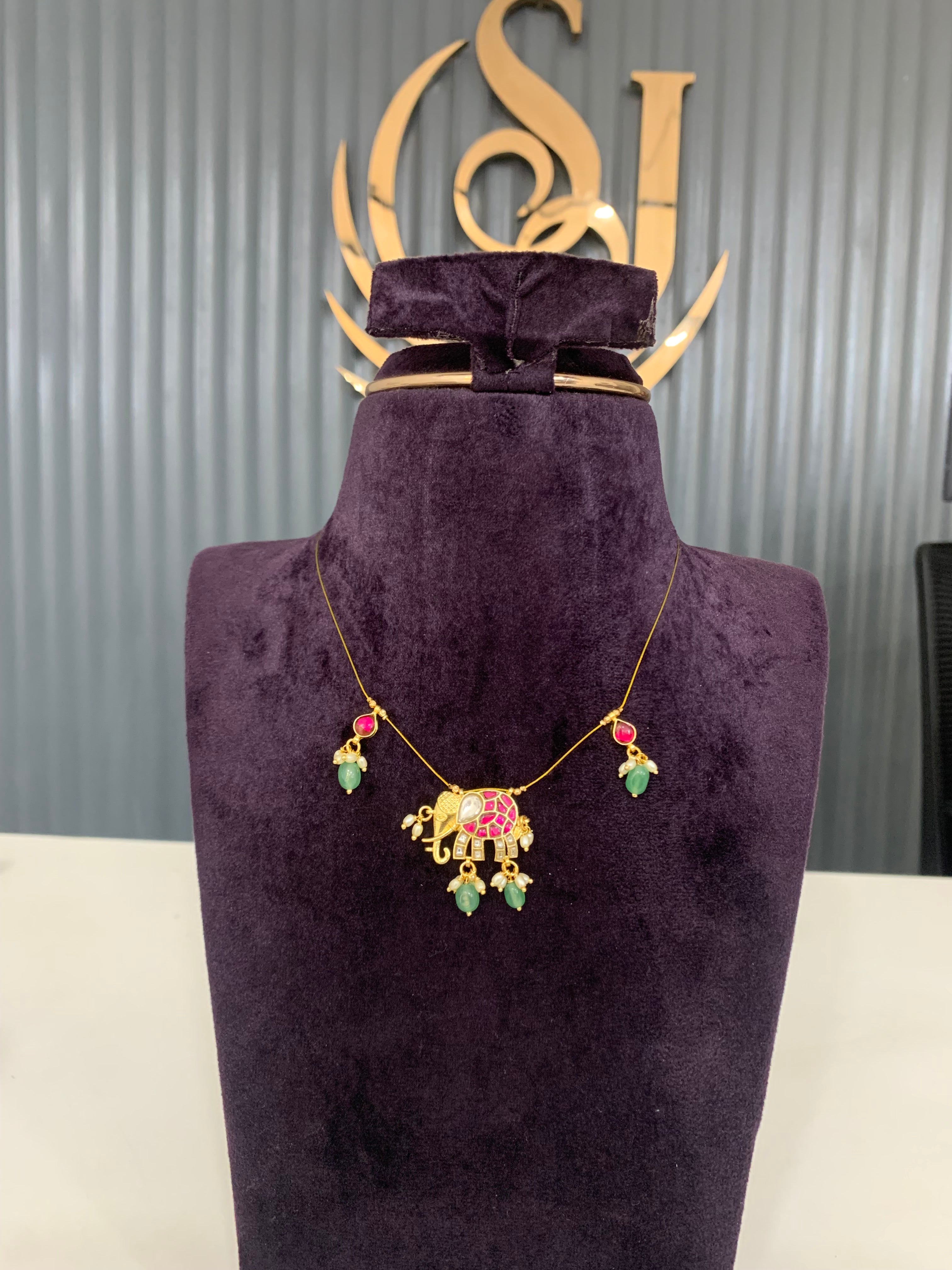 Trendy invisible chain