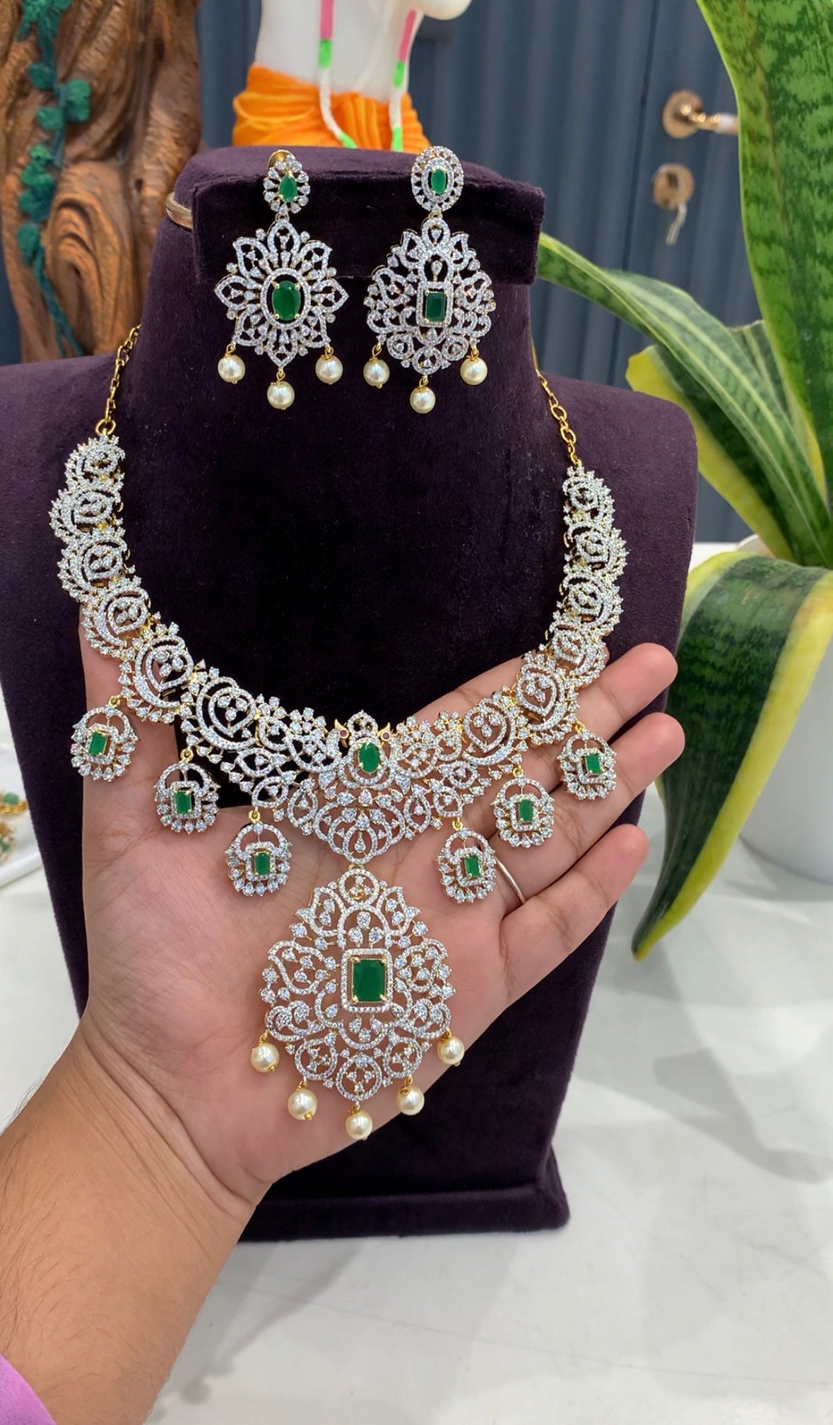 Beautiful GJ necklace with screwback earrings