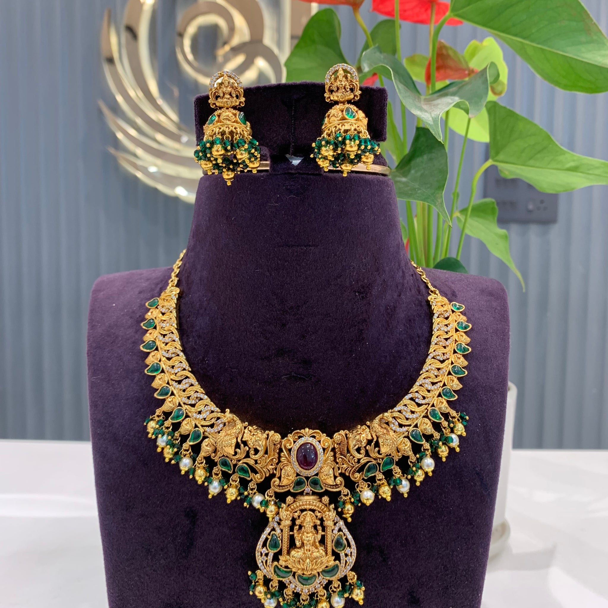 Beautiful jadav stone necklace