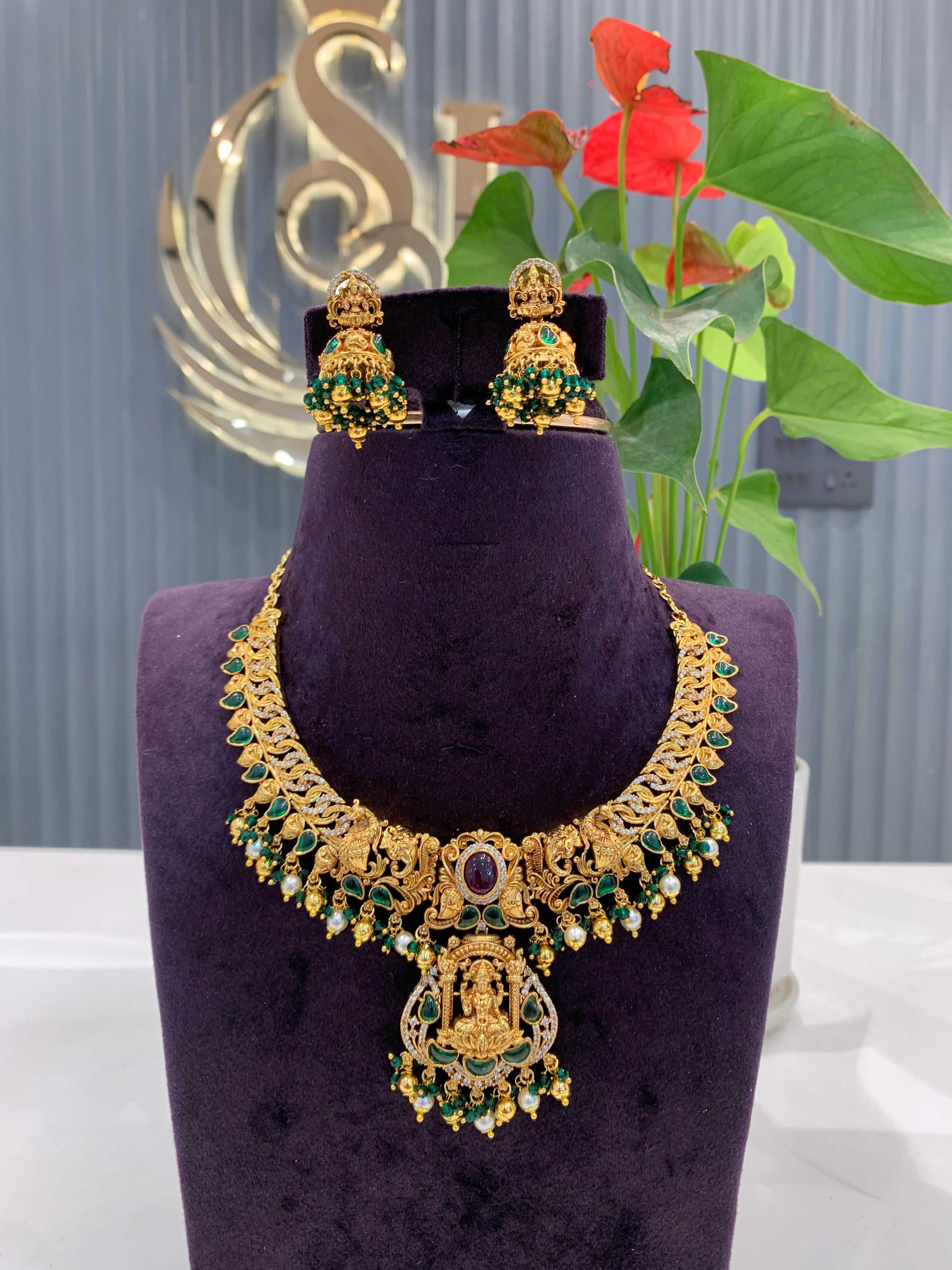 Beautiful jadav stone necklace
