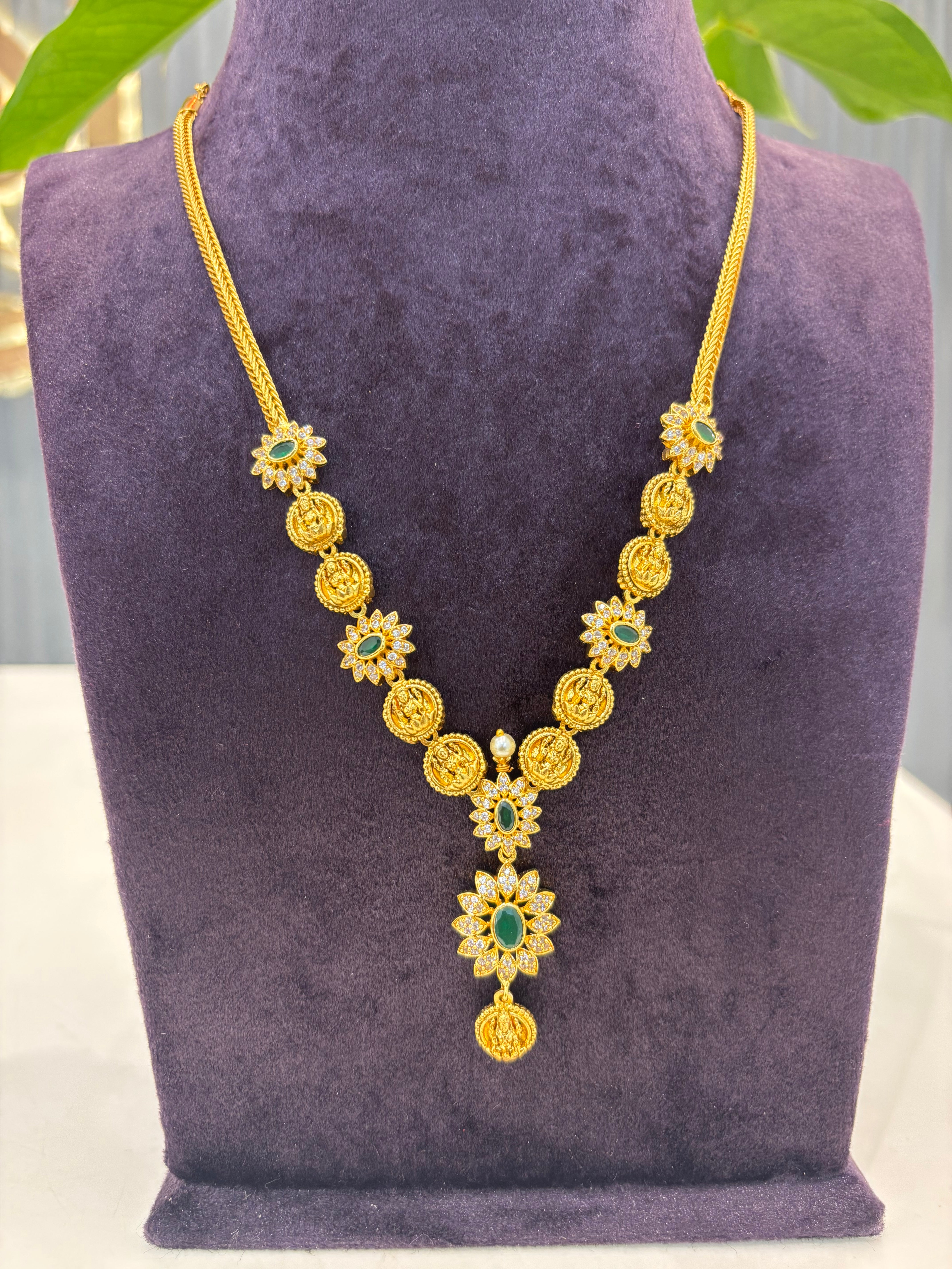Beautiful nd Trendy Nakshi Necklace