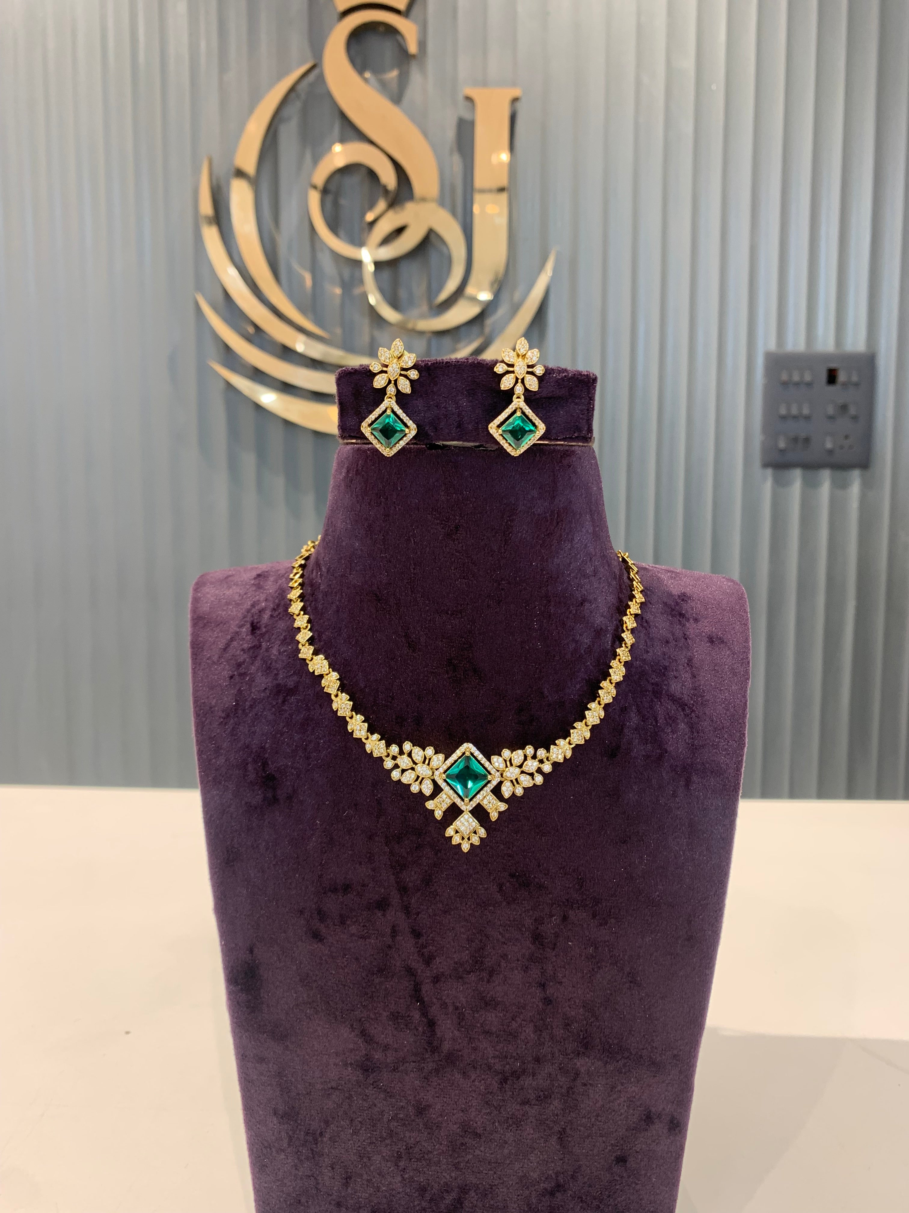 Beautiful simple neckset