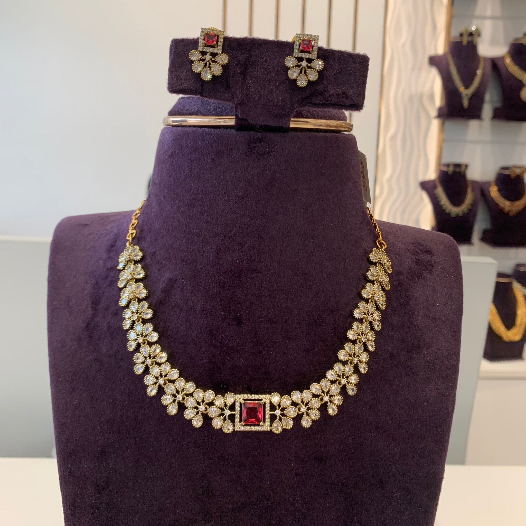 Beautiful mehandi polish necklace