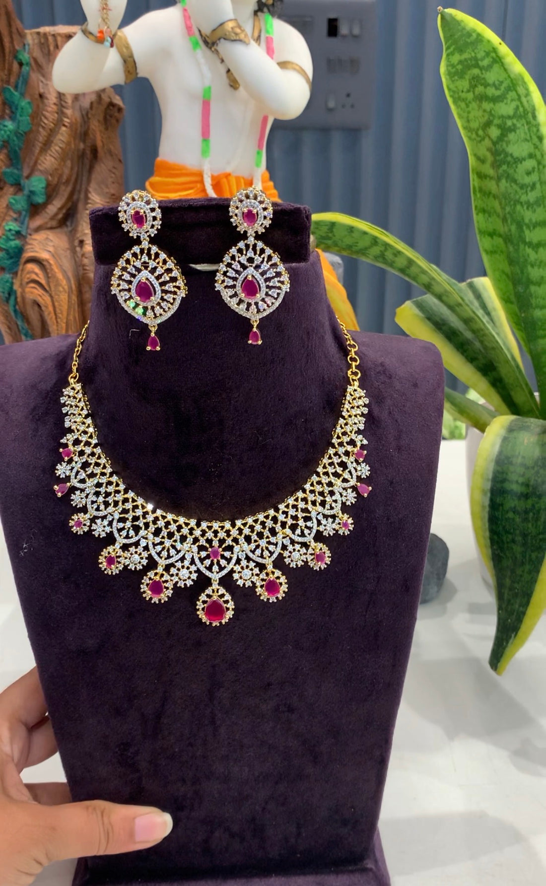 Beautiful GJ ruby mini chocker / necklace earrings with screwback