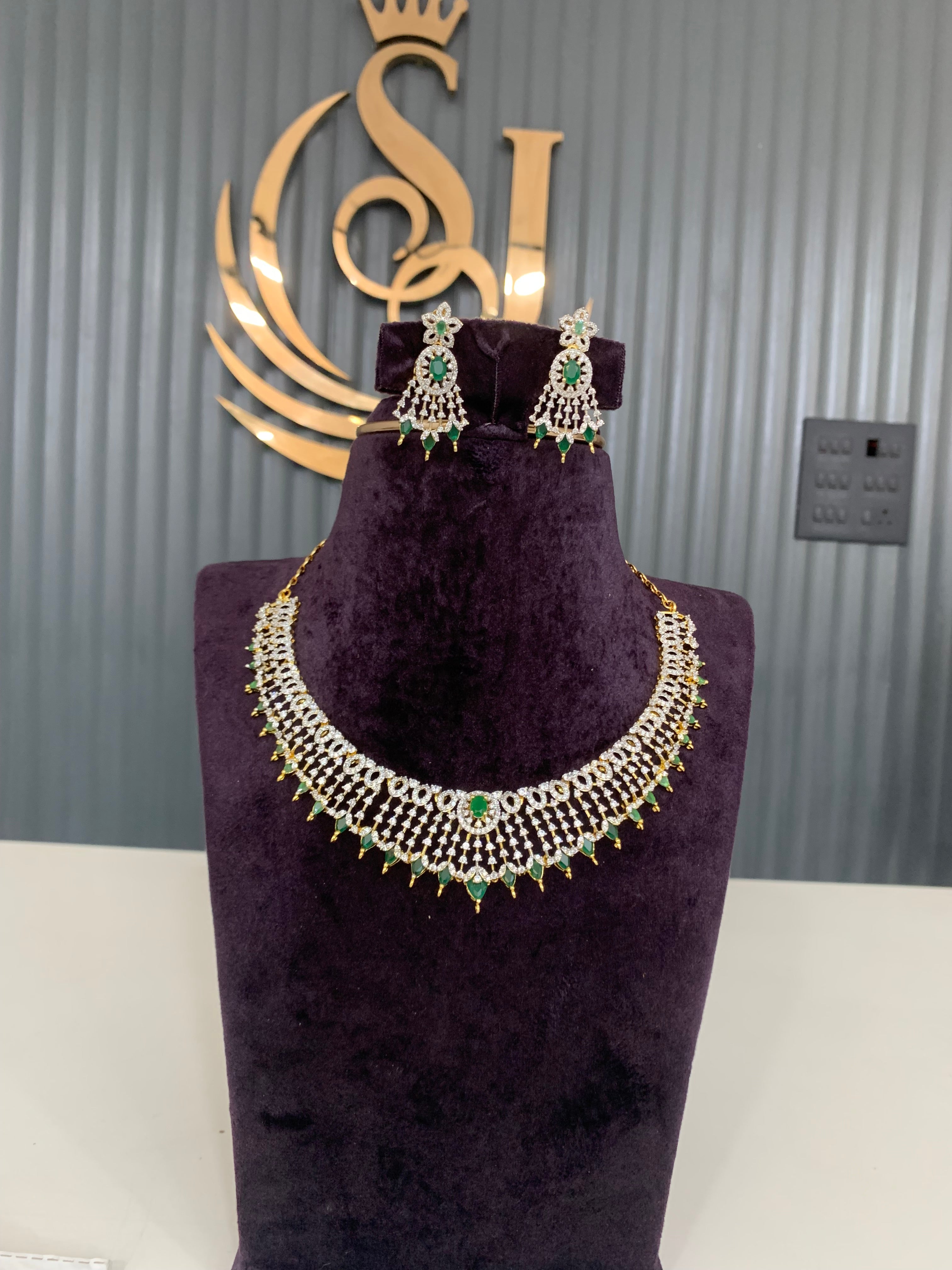Beautiful GJ chocker