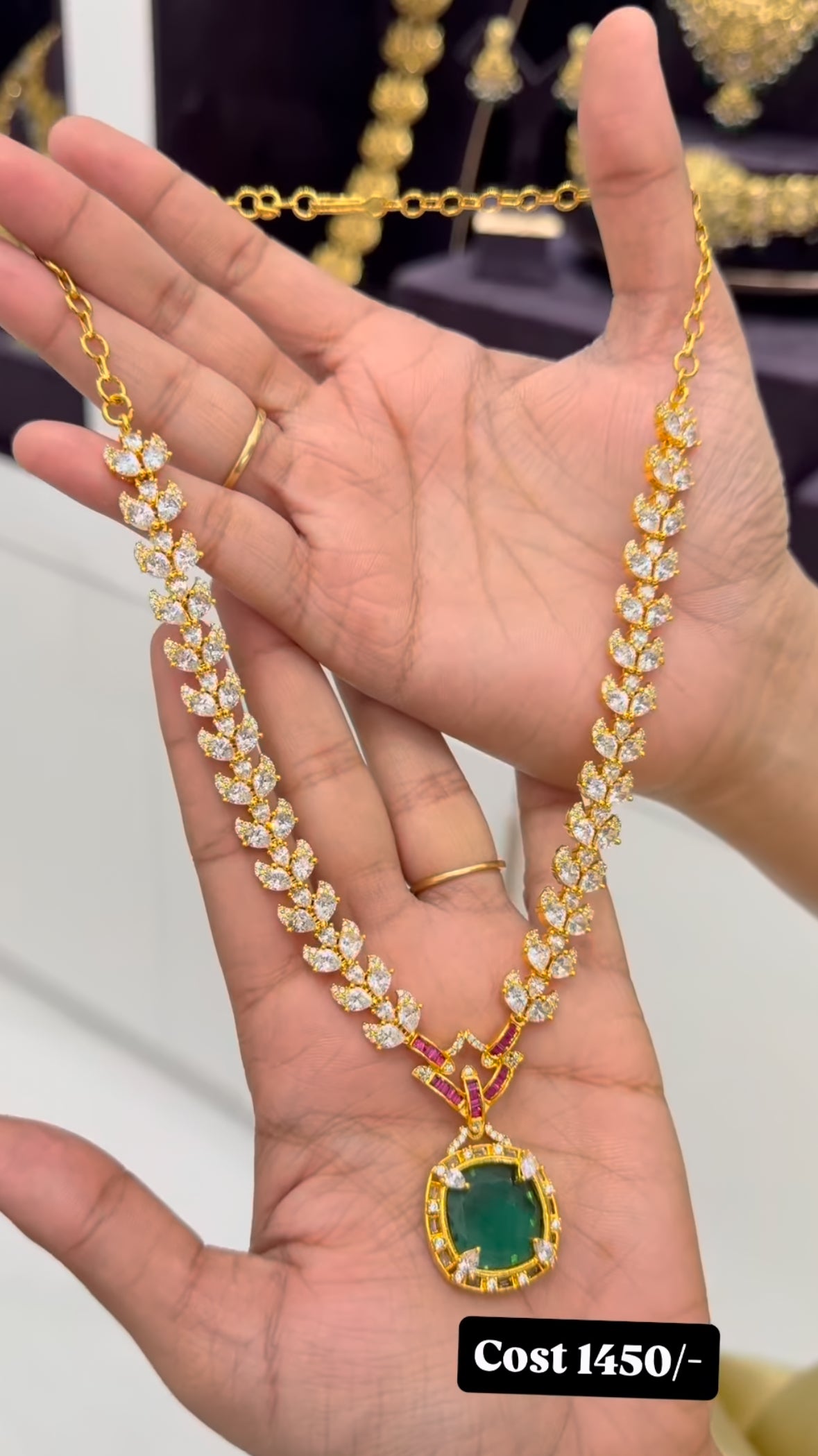 Beautiful party wear necklace