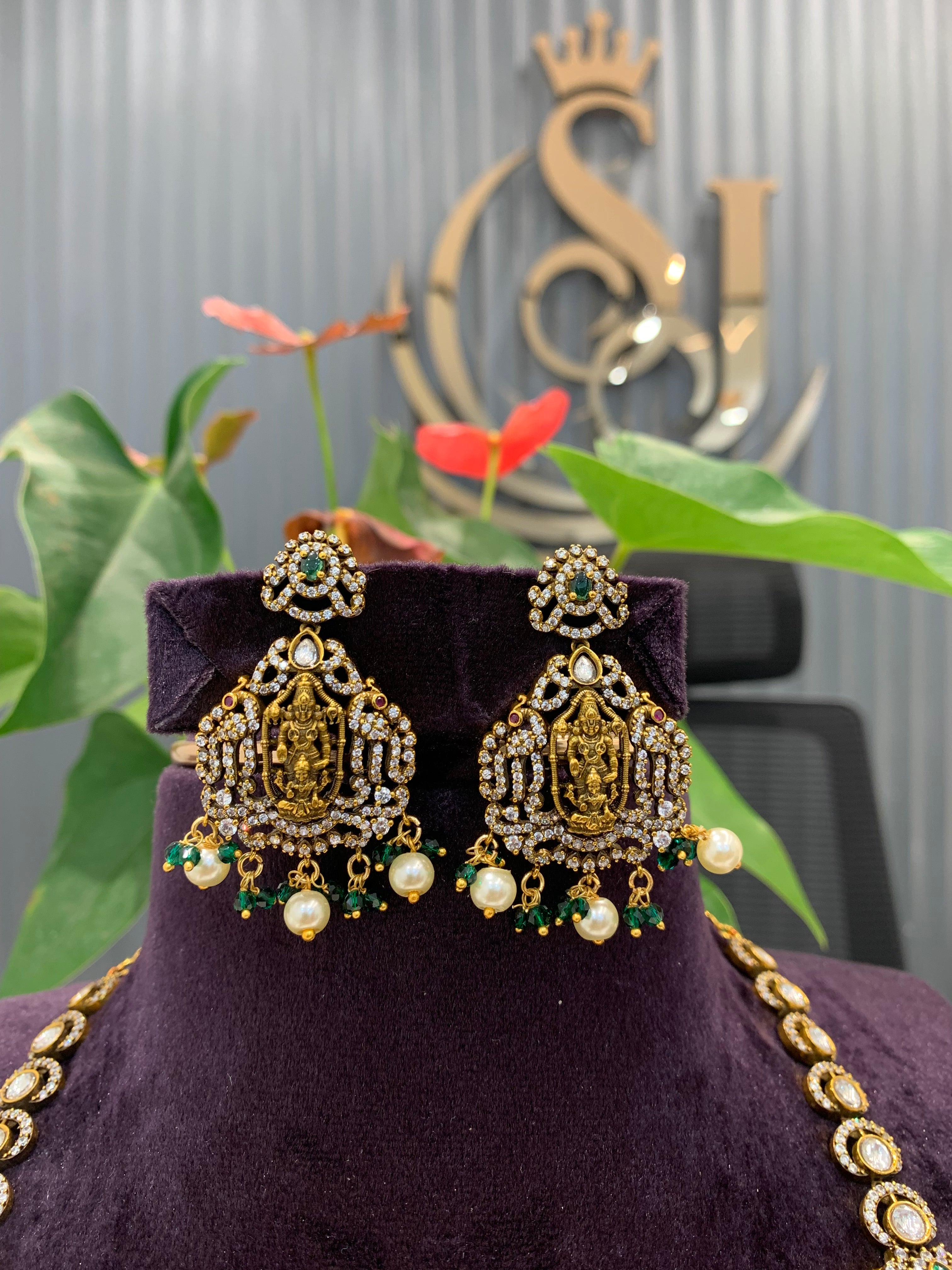 Beautiful traditional customised long haram mehandhi polish