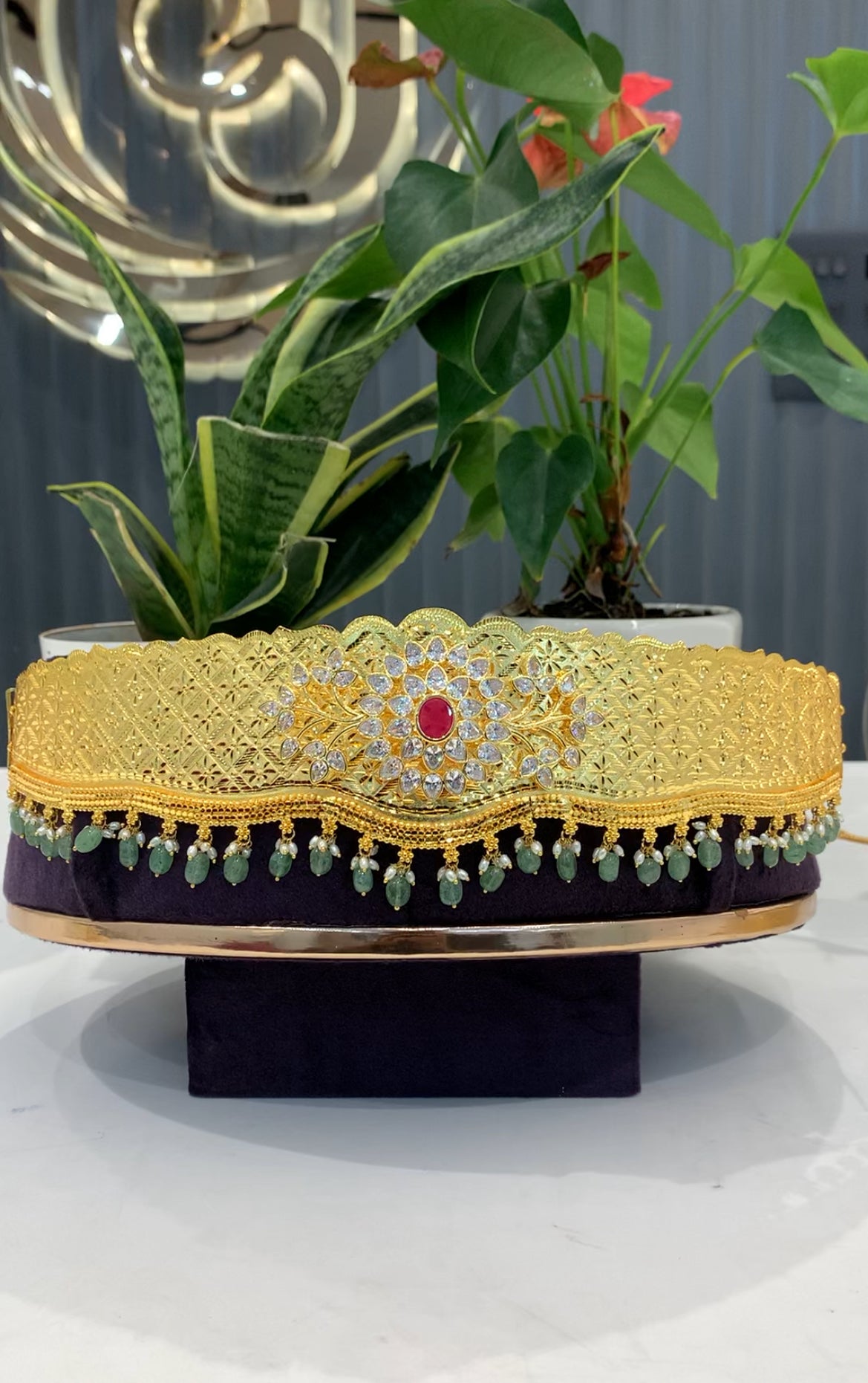 Beautiful uncut stone vadanam