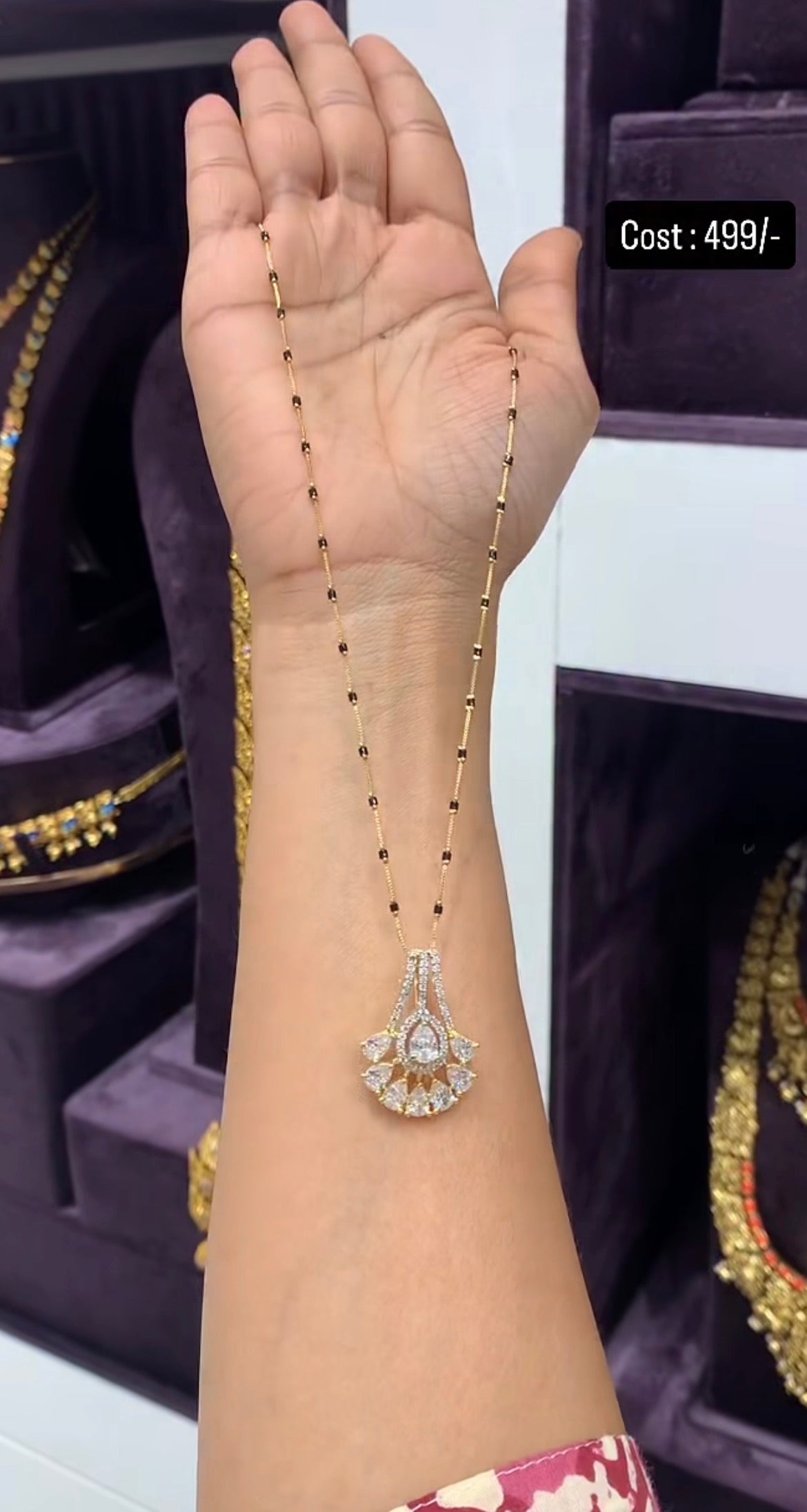 Beautiful pendant with metali chain