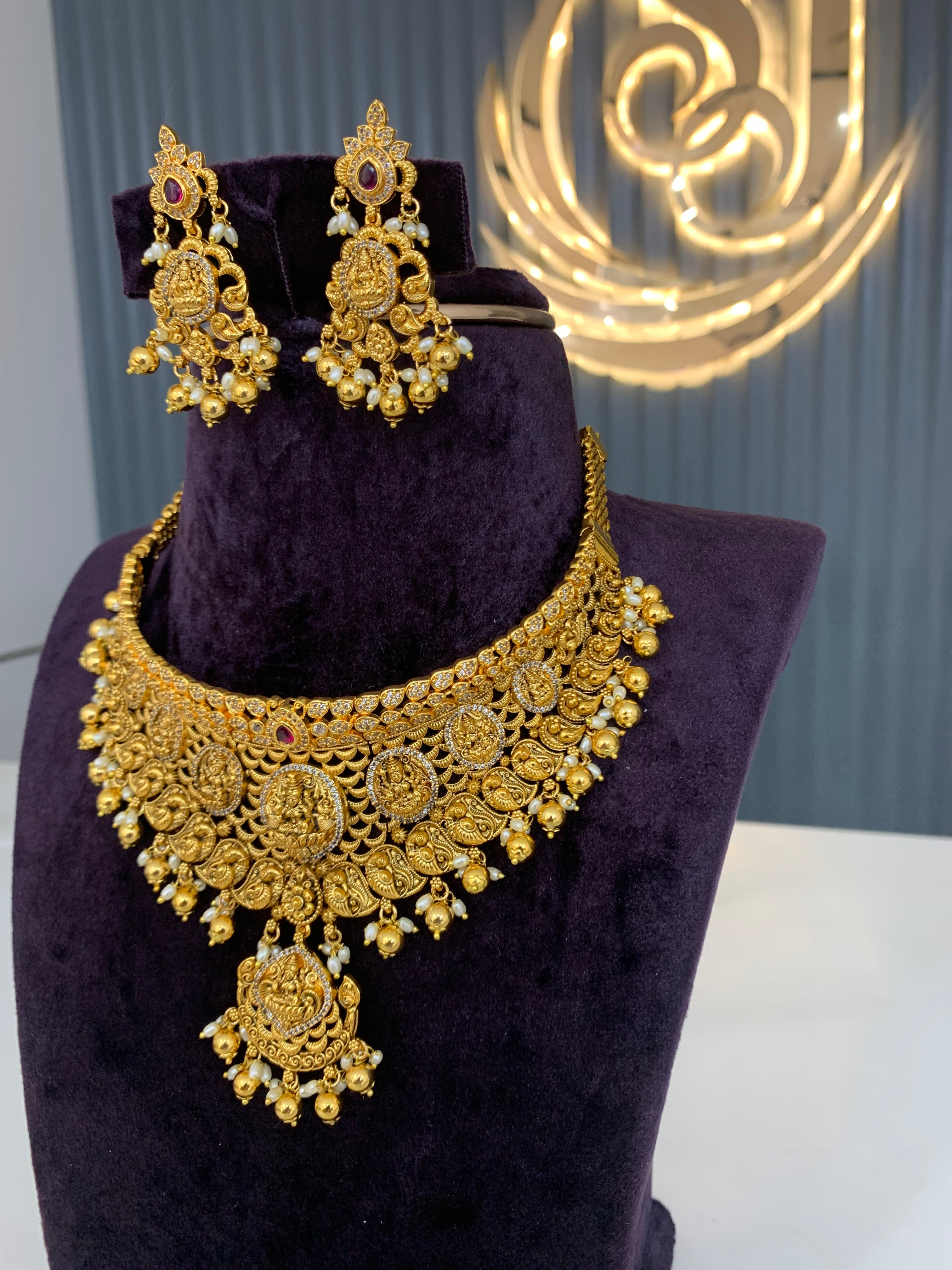 Beautiful chocker set