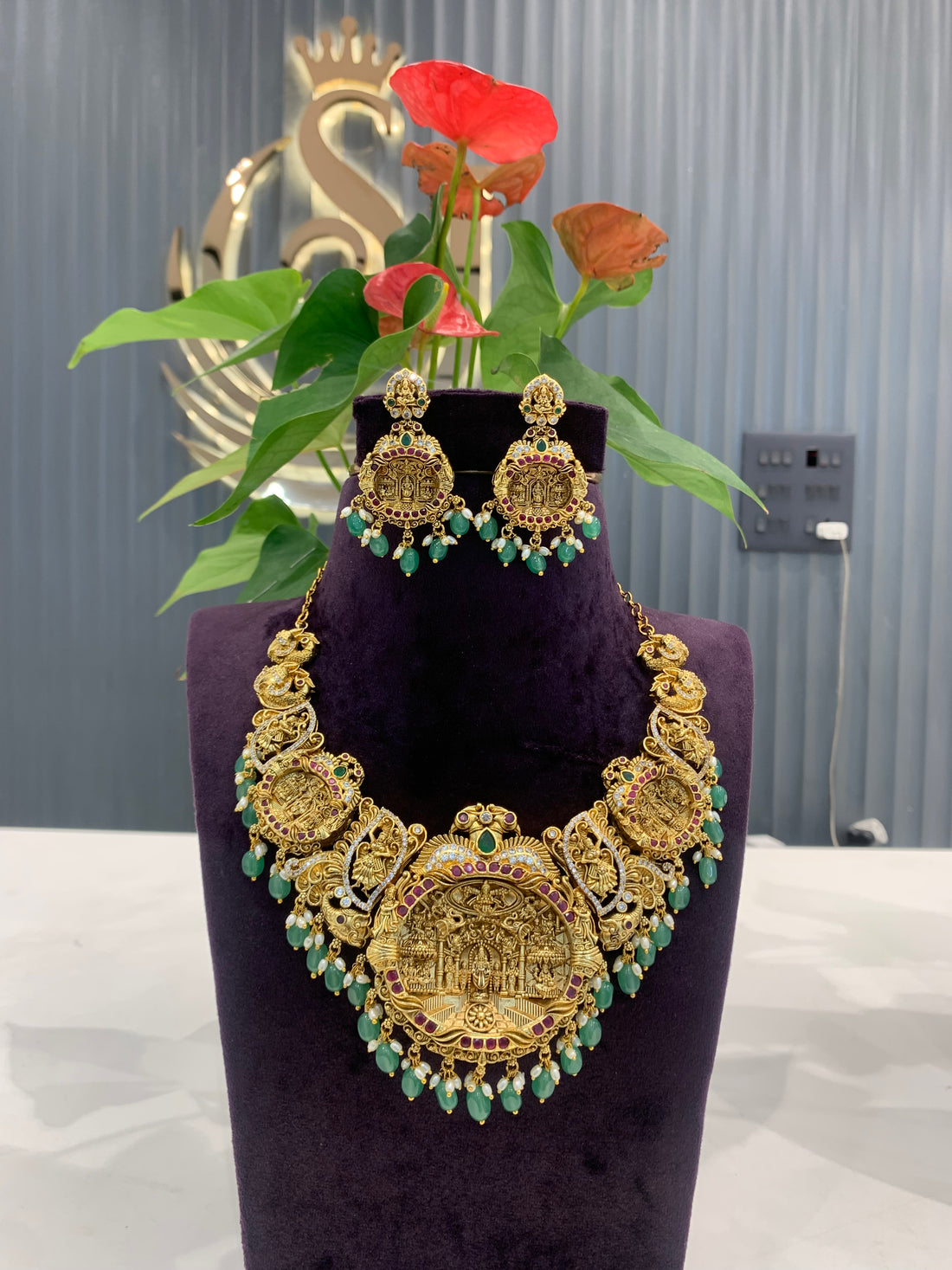 Beautiful premium 3D traditional necklace