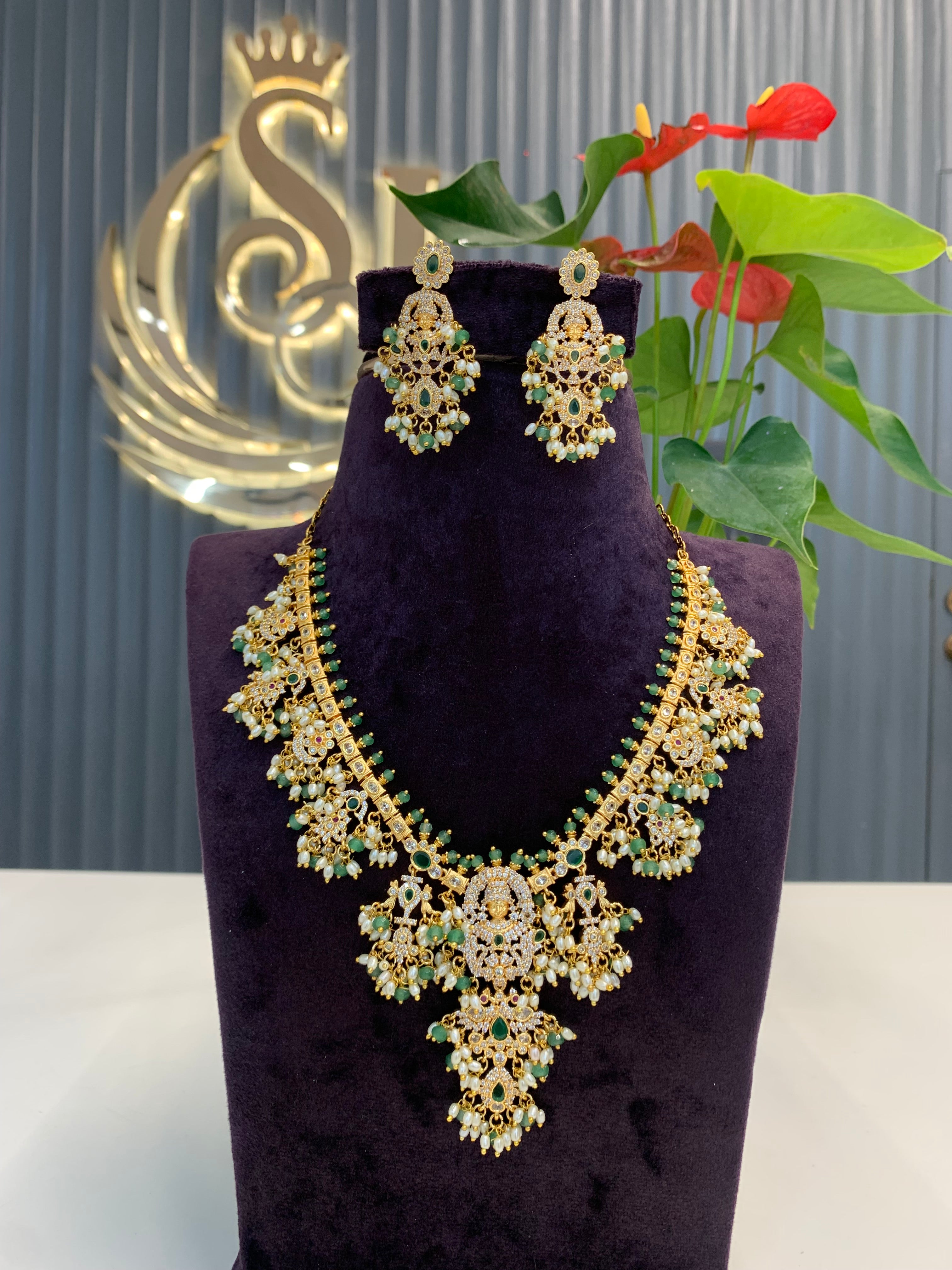 Beautiful heavy guttapusala necklace