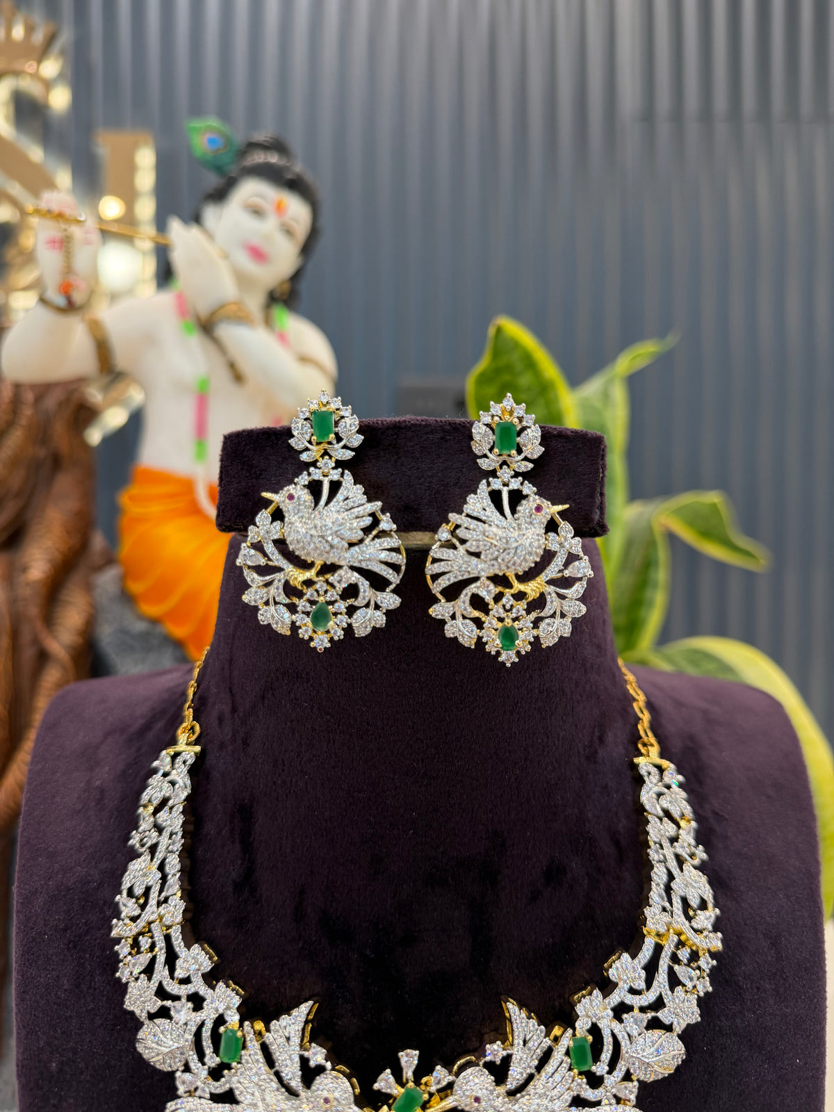 Beautiful Gj polish Parrot Necklace with Green stone