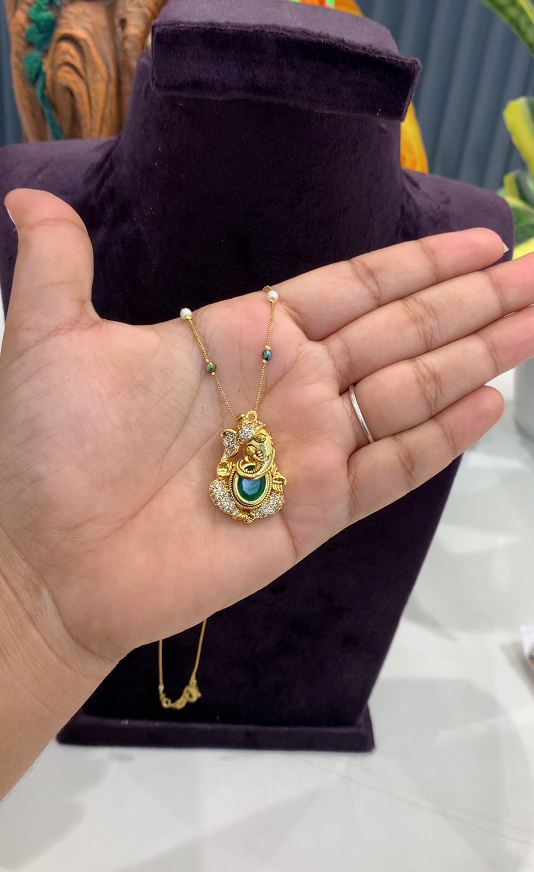 Beautiful Ganesh Pendent with Simple Chain