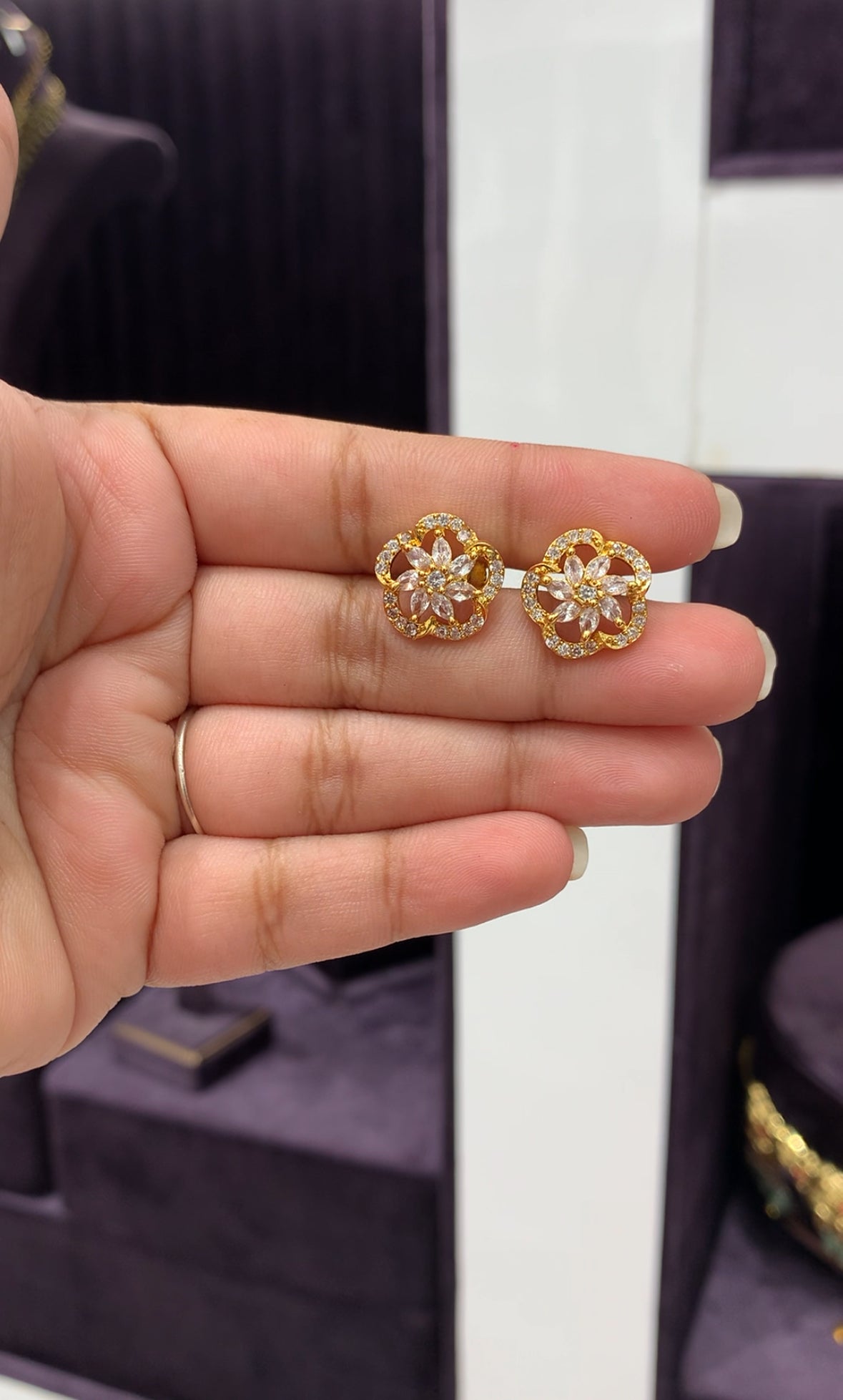 Beautiful studs with back screw