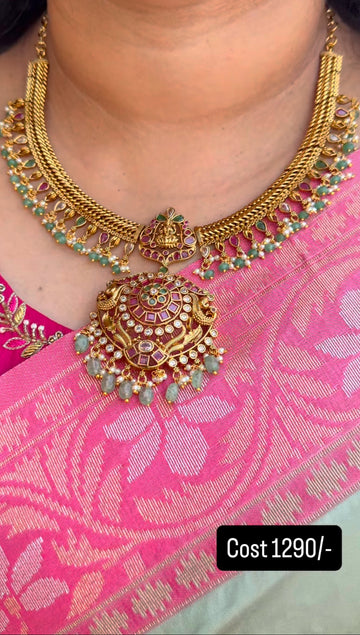Beautiful jilebi pattern short necklace